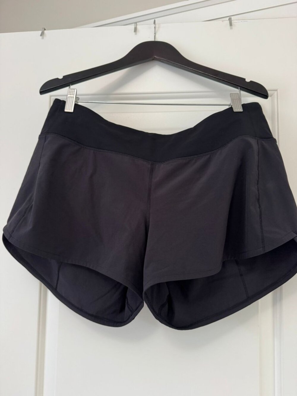 Lululemon Speed Up Mid-Rise Lined Short 4" - Size 12 - Black